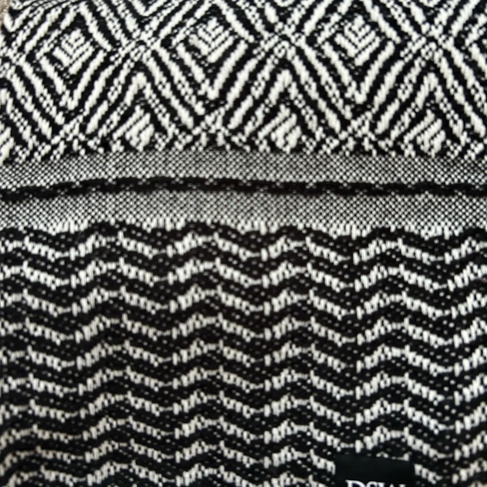 NWT DSW Black and White Patterned Geometric Blanket / Shawl / Wrap New Gift Tag